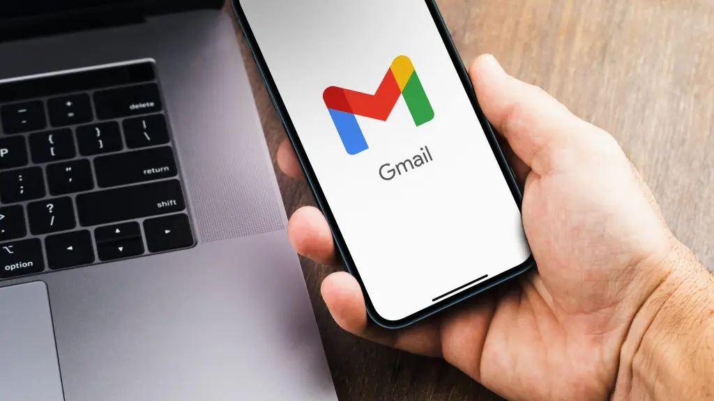 E-mails Temporários sendo acessados no Gmail através de um celular