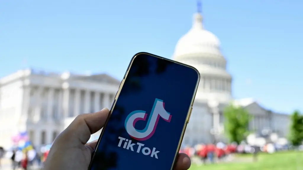 Tela de celular mostrando a logo do TikTok em referência ao prazo extra de negociação nos EUA.