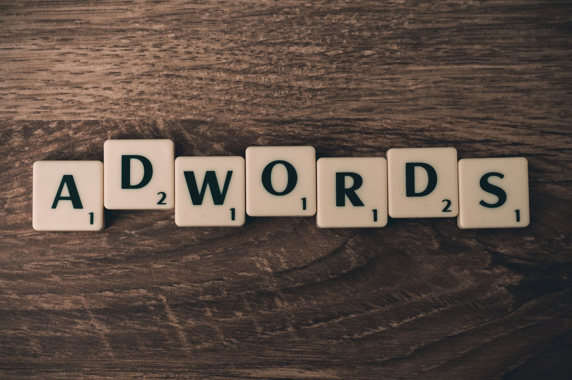 comparação entre SEO e tráfego pago para SaaS