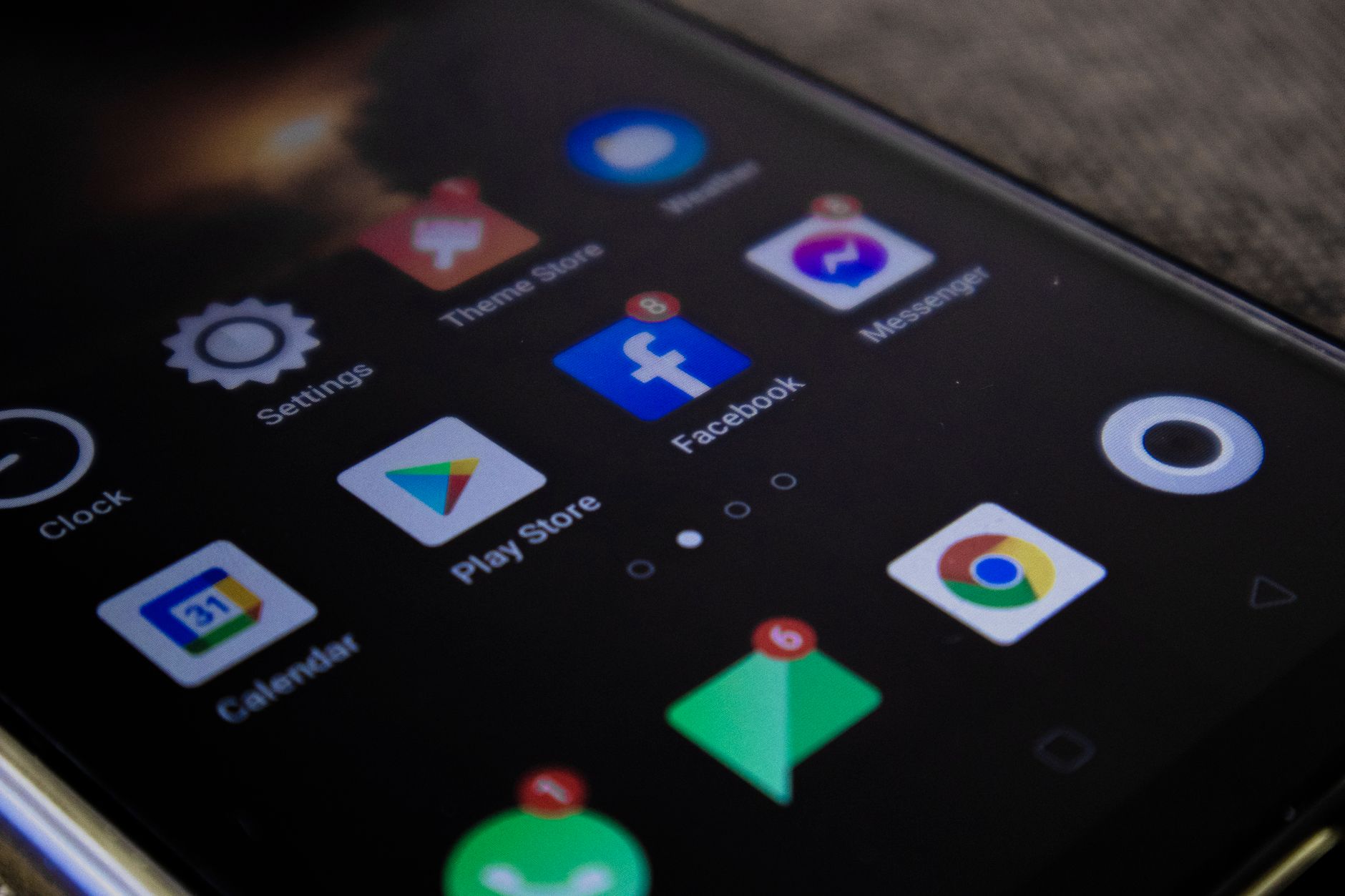 Comparativo entre Google Ads e Facebook Ads: Qual escolher?