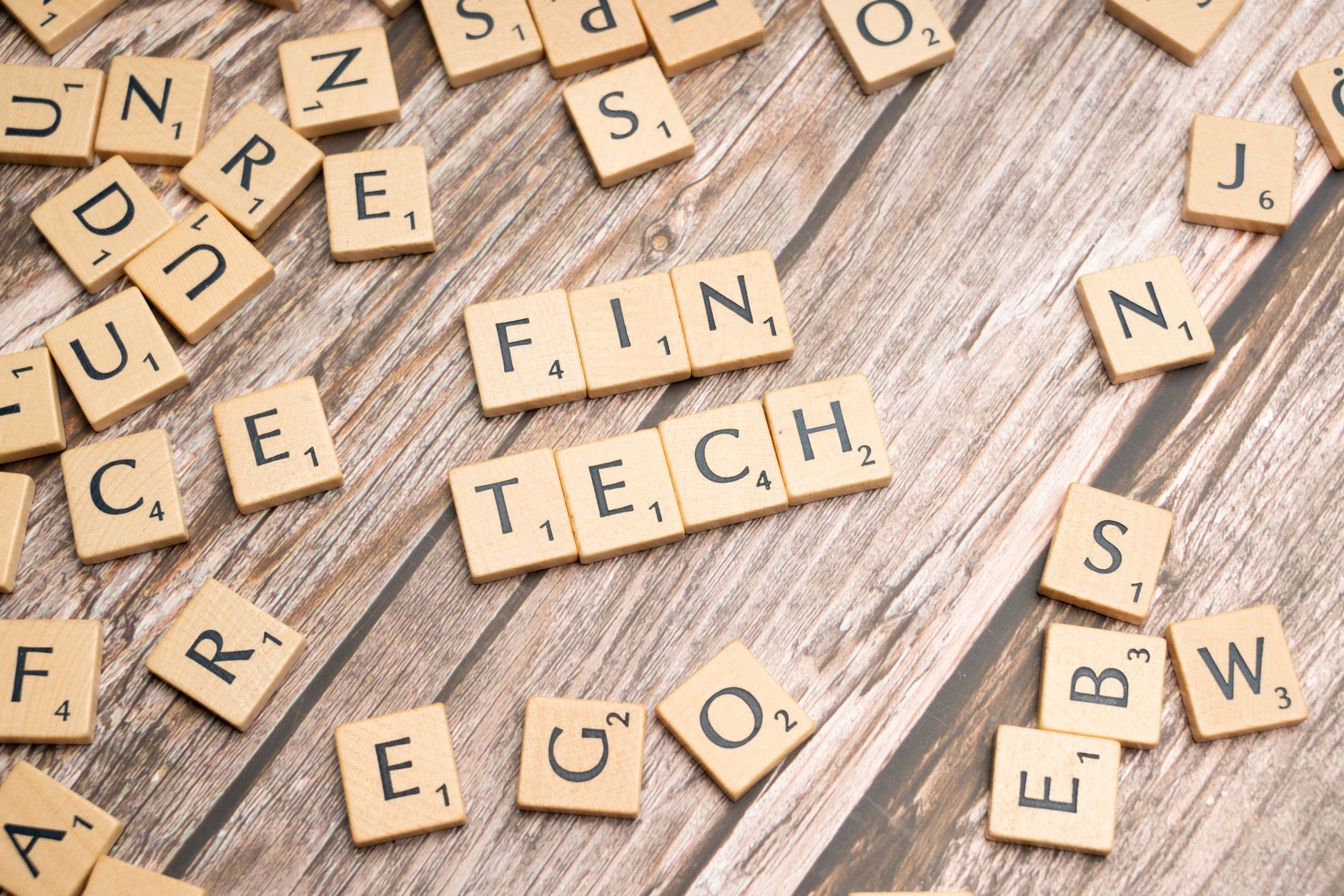 estratégias de anúncios pagos para empresas fintechs