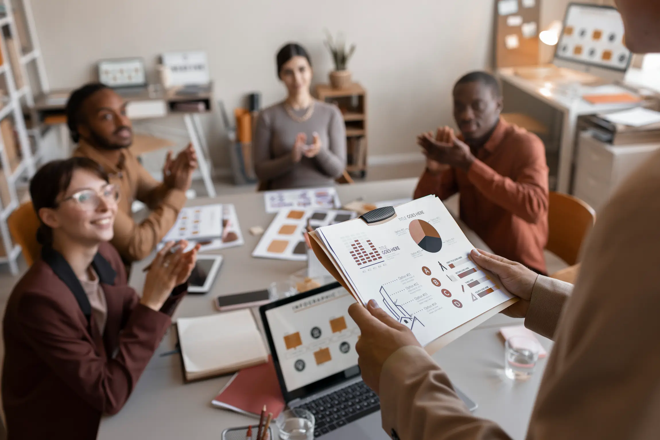Uma equipe de profissionais experientes e apaixonados por marketing, dedicados a desenvolver estratégias personalizadas para o sucesso do seu negócio.
