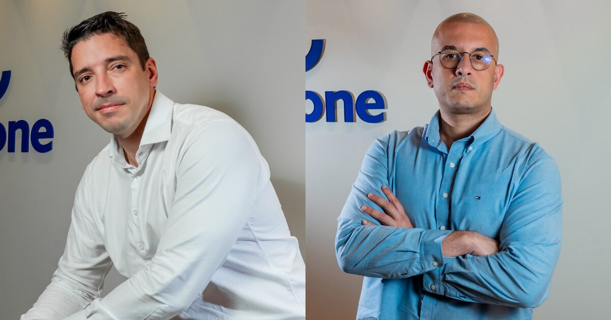 skyone aposta vibe coding descentralizar
